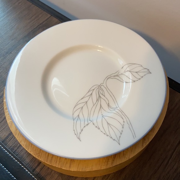 Eight (8) Hydrangea by Block saucers - Picture 2 of 16